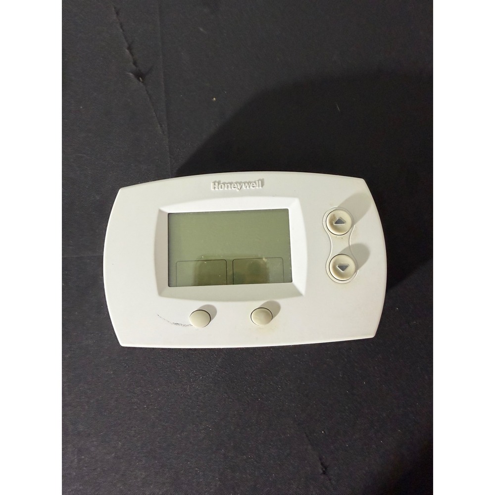 Honeywell Thermostat OS White Good FocusPRO 5000 TH5220D1003 Digital Non-Prog